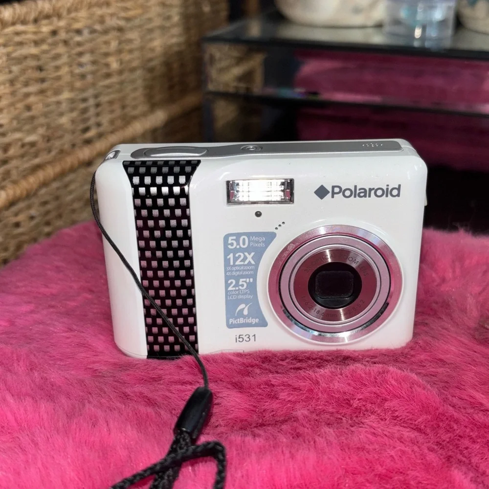 EUC POLAROID i531 digital camera. Resolution: 5.0 megapixels Z